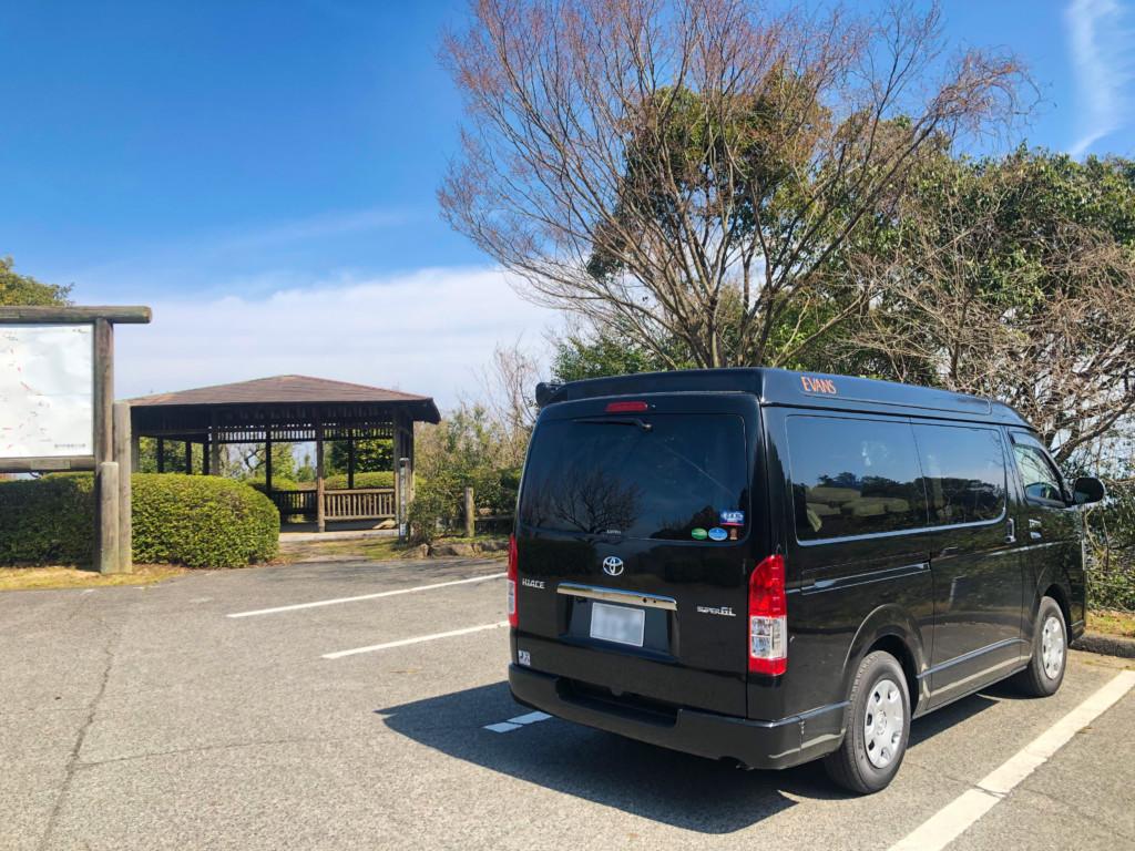 因島 白滝山に駐車するハイエース